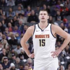 Les Nuggets ont malheureusement perdu, Nikola Jokic domine le classement général de la ligue